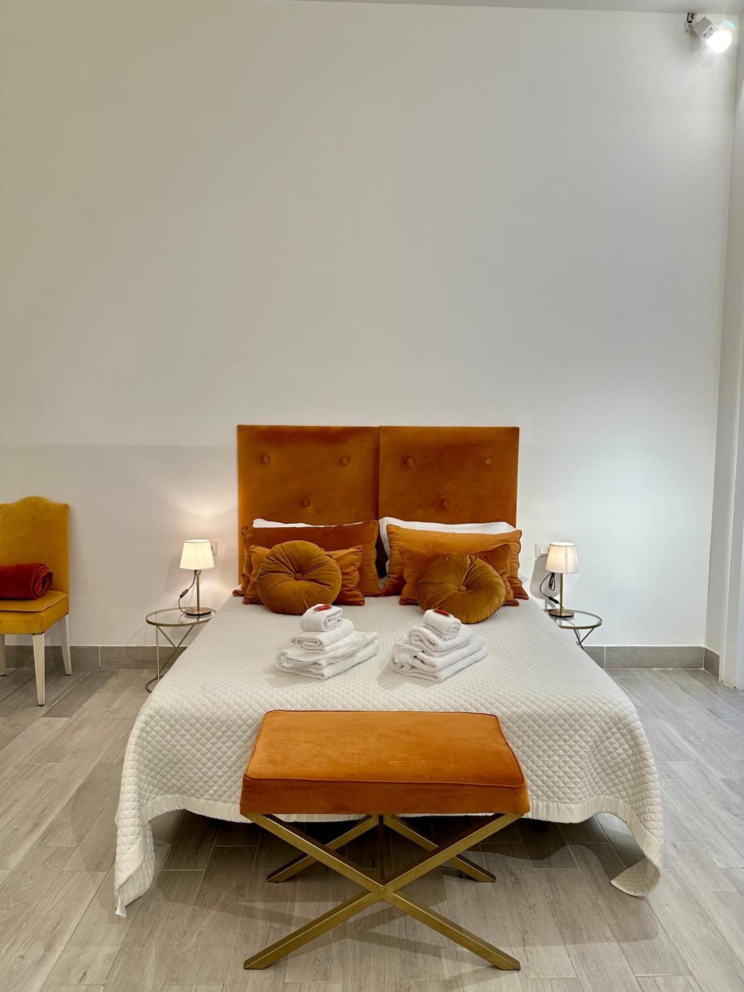 Maison M Napoli Boutique Rooms Exteriör bild