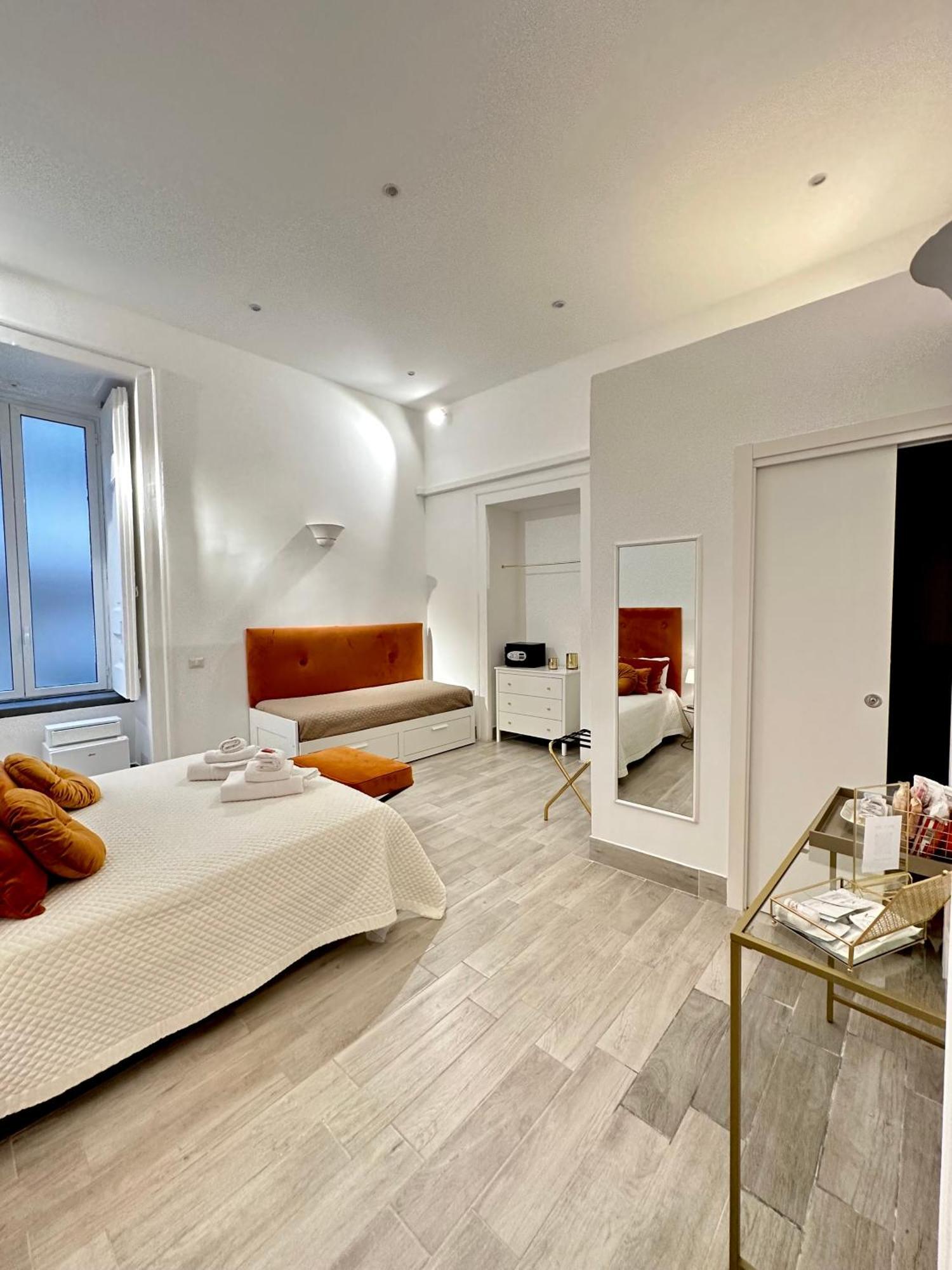 Maison M Napoli Boutique Rooms Exteriör bild